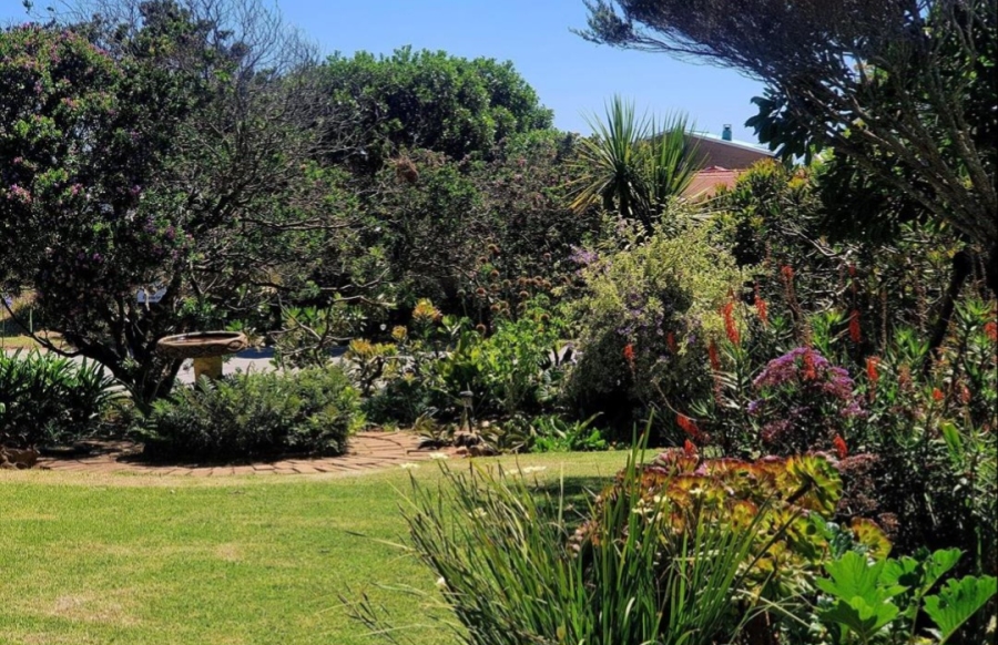 4 Bedroom Property for Sale in Boggomsbaai Western Cape